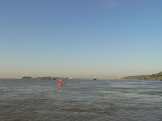 Blick auf die Elbe in Richtung Wedel.