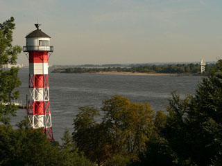 Blick auf den Leuchturm in Wittenbergen.